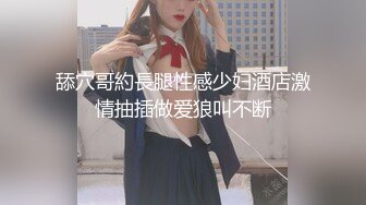 黑丝高跟伪娘 穿成这样在车库电梯口本身就是很涩情的事情 母狗居然还掰开屁穴对着门口做色色事