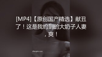 按耐不住性爱欲望 和单男3P齐操性瘾骚妻 前裹后操 骚货小逼给操麻了