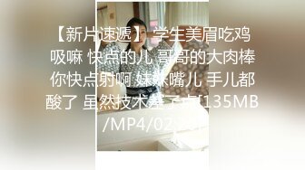 酒吧女厕蓝长裙白丝袜绝色小妞,毫无赘肉的紧窄逼洞看着就想插入