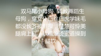 后入穿着丝袜的小骚逼，肥美的屁股真带劲