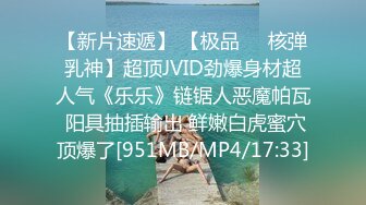 奶子还没发育的学妹露脸跟小哥开房啪啪，全程露脸骚穴展示掰开看特写自己抠抠，口交大鸡巴