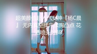 让女友对着窗户外面操