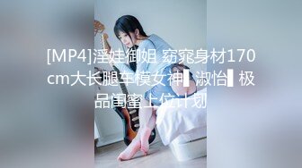 豪乳美女-衣裳湿半-拿脚揉搓美乳，骚艳美甲