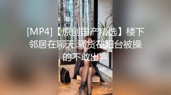 【新片速遞】&nbsp;&nbsp;双女姐妹花多P男主激情啪啪，全程露脸一起伺候大鸡巴，享受纹身大哥的各种抽插，姐姐爽完妹妹挨插精彩刺激[1.49G/MP4/01:07:34]