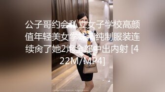 少妇丝袜来不及脱掉就找了个男人来干她 忍了3个月 总算看到男人了 不管了 先来一个畅快淋漓的大战再说