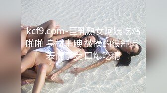 绝对清纯18美少女，初下海收费房操逼，脱衣热舞，一头蓝发，搞起来也是很骚的