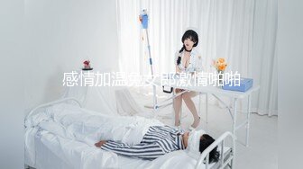 女同学扭动腰肢，射在屁股上.