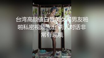 黑丝大奶少妇，水晶道具自慰插穴，木耳超级粉嫩插了下面插上面