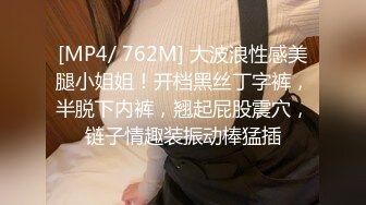 撕破丝袜中出小嫩逼后入制服女友