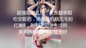 无毛逼极品小姐妹高颜值被两个黑鬼大鸡巴玩弄，全程露脸各种体位爆草蹂躏，揉奶玩逼骚穴和菊花一起插真刺激