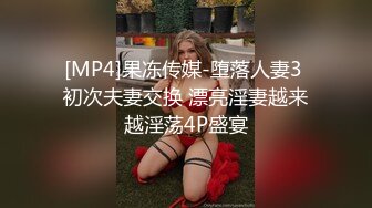 大辫子花姑娘镜头前露脸被大哥玩逼，颜值不错逼逼也很大直接让大哥用手淘玩拳交