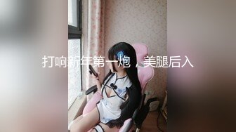 高端女白领全程露脸我咋看着这妞在办公桌上在骚呢，漏着骚穴自慰呻吟，互动撩骚淫声荡语道具抽插玩的好嗨啊