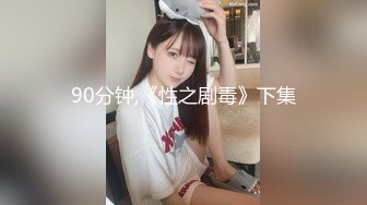 ★☆《极品CP☀️魔手☛外购》★☆价值千元坑神巨作！商场全景4K镜头偸拍女卫超多大屁股小姐姐方便~短发清爽热裤美少妇儿子尿完她在尿