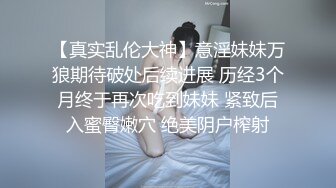 【新片速遞】两个中年少妇加一个极品御姐，三女同床伺候大哥激情啪啪直播互动狼友，听指挥自慰逼逼口交大鸡巴，爆草蹂躏[2.1G/MP4/01:39:56]