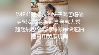 单身小少妇,发骚每一声呻吟都是酥的，大姨妈来了，退下内裤露鲍鱼，姨妈巾上全是血，特写鲍鱼