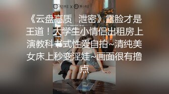 美女主播亲自示范黄瓜除了吃还可以用