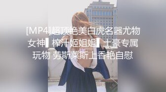 写字楼TP碎花上衣 包臀百褶裙 长发漂亮妹子来嘘嘘