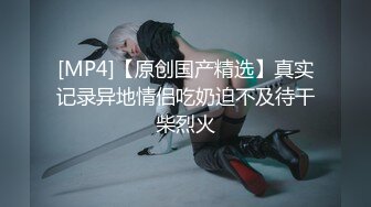 丰满美女还没反应过来就被大阳具直接后入