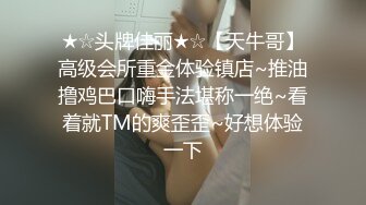 酒吧女厕全景偷拍长靴美妞性感小撮阴毛肥美紧闭肉瓣