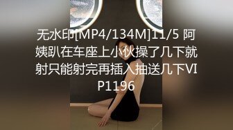 居家姐姐家中一个人两场连秀，道具自慰，外阴那么黑，里面那么粉