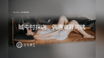 战后温存，女友在梳妆台边化妆，却被男友无情手持镜头拍摄