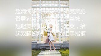 姐妹一起激情啪啪秀让小哥玩双飞,黑丝情趣姐姐享受完换妹子的