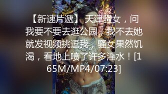 花臂纹身超棒身材女神，扭动细腰慢慢脱掉，圆润白皙美乳，抖动奶子直晃动，掰开紧致小穴特写，娇喘呻吟更是诱人