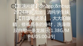 妖艳成熟妩媚TS美妖 夜晚露出叼食大鸡巴，性感的裙子掩盖不住大美腿，风骚的脸蛋 射进她嘴里 骚！