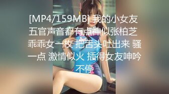 年轻嫩小美女穿着开档白丝挑逗肉棒蠢蠢欲动沸腾