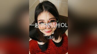 《极品CP魔手外购》美女如云商场全景逼脸同框偸拍数位都市气质小姐姐方便，惊现一线天粉嫩美鲍