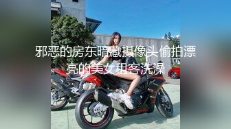 大神商场尾随偷拍美女裙底风光UR级！黑丝骚货不穿内裤跟妈妈逛街+两位眼镜小姐姐透明蕾丝内性感黑森林