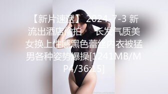 苗条身材居家女友一女战两男，无套啪啪，角度刁钻，交合处清晰可见