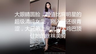 3P高挑职业装公关女模特长发飘飘气质佳上下洞齐开让两个小伙子操崩溃了